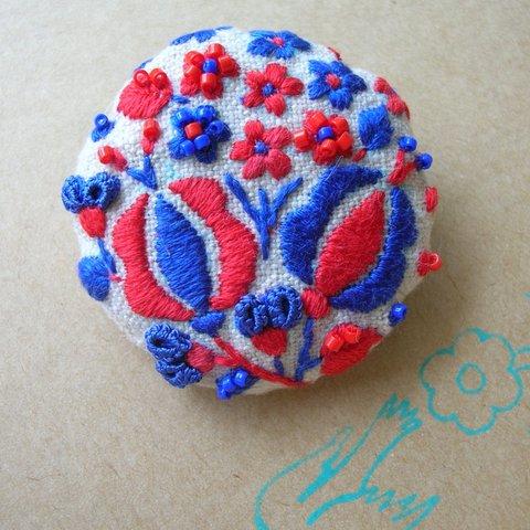 ハンガリー刺繍ブローチ