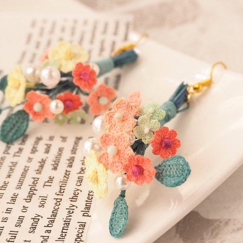 【ピアス/イヤリング】レース編み　小花とパールの花束