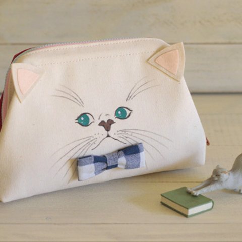 cat face pouch（な〜に？）