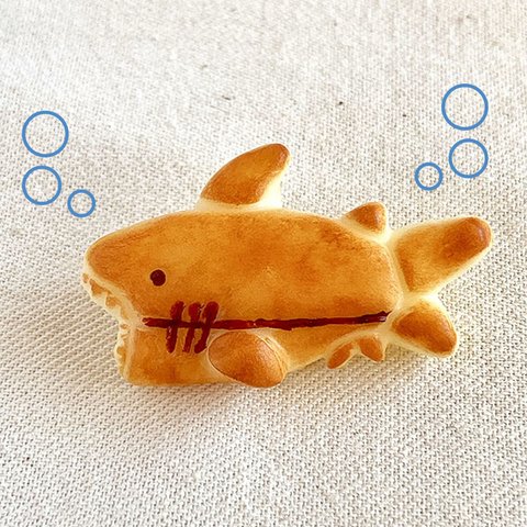  海の生き物パンブローチ(サメ)