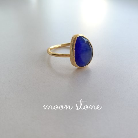 『深いブルーのMoonStone』の世界でひとつの天然石リング