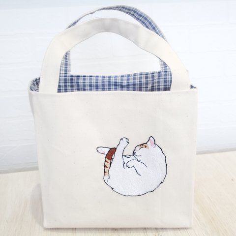 ねこの手刺繍　ランチBOXトートバック2