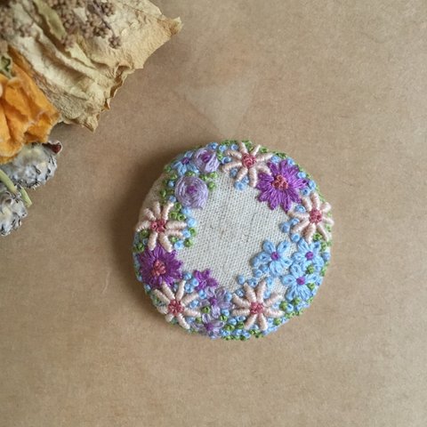 祝祭の花かんむり 刺繍リネンのヘアゴムorブローチ