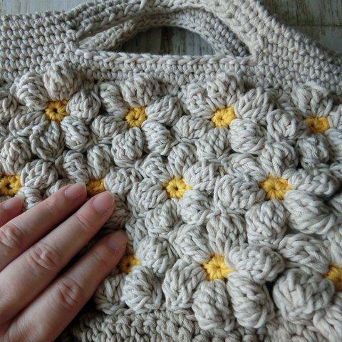 お花モチーフの小さなハンドバッグ　　（ベージュ)　手編み春夏用コットン使用　