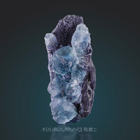 ◆新入荷◆ブルーフローライト/ カルサイト(Fluorite with Calcite)蛍石 ◆ステップ状◆透明感高い◆ S00668