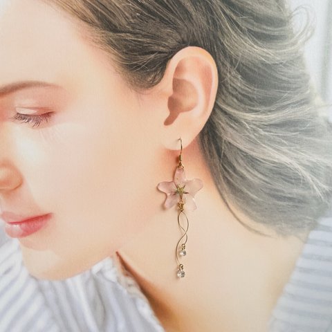 さくら　アシンメトリー　レジン　ピアス　本物のお花を使ったアクセサリー