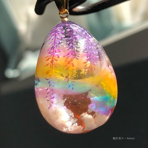 夕焼け空に架かる虹になびく藤の花。雲レジン　オルゴナイト　蓄光三日月のたまご型レジンネックレス★