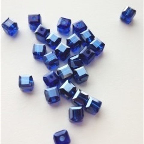 【4mm 25個】クリスタルガラス　キューブ　（ブルー）