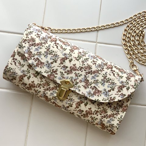 【cloth wallet shoulder】LIBERTY Moon moth 軽やかショルダーバッグ　リバティムーン・モス　長財布ショルダー　スマホショルダースマホポシェット　ミニショルダーバッグ