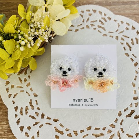 🌼🐶ビションフリーゼのお花刺繍ピアス🌼