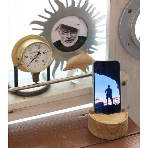 和風モダンな木製iPhone スタンド（10〜11.5mm厚ケース用）