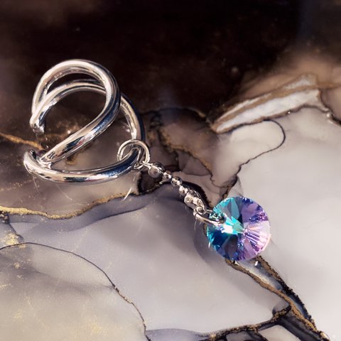 Crystalize ear cuff   小さな円型ヴィトラルライト