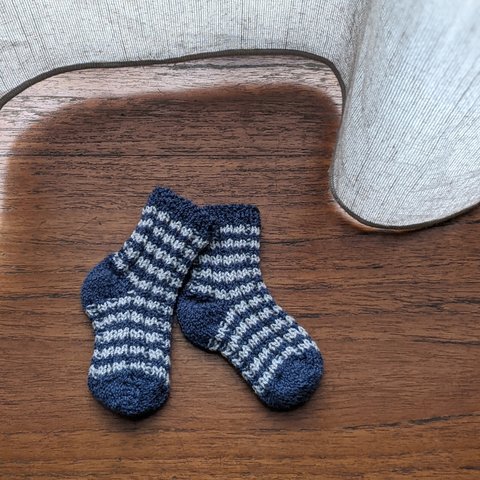 赤ちゃん靴下　ボーダー(細)　ネイビー×ライトブルー　手編み　