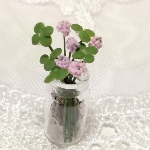 ミニチュアの花「カトレアクローバーの小瓶B」