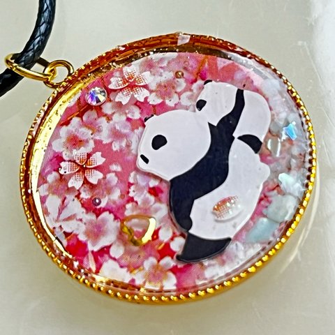 パンダと桜のネックレス　ペンダント　ゴールド