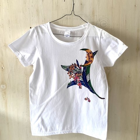 【送料無料】レディースTシャツLサイズ/手染め紅型の月と月桃のTシャツ/ホワイト