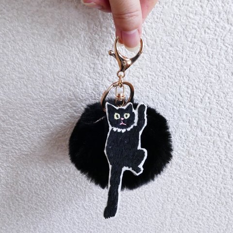 ファーバッグチャーム 刺繍の黒猫  