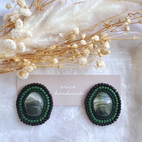 marble × green × black pierce/earring 【刺繍ピアス】【刺繍イヤリング】【ビーズ】【ビーズ刺繍】