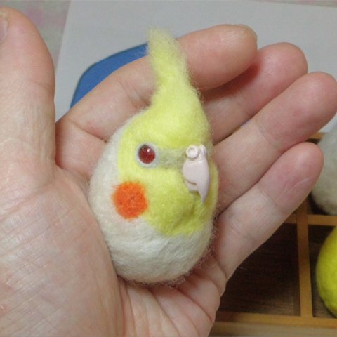 マグネット/ブローチ　オカメインコ　ルチノー  羊毛インコ　★マグネット/ブローチどちらか選択   受注作成　うちの子オーダー可能  　羊毛フェルト　　工房小鳥屋さん