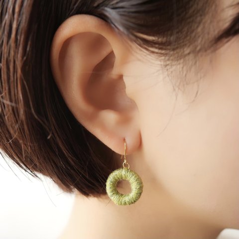  刺繍ピアス halo (mint-green) サージカルステンレス