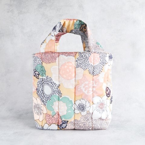 春のお出かけに♪quilting totebag（ビタミンカラーのお花たち）