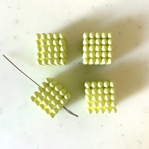 Light Green Grains Cube Beads
