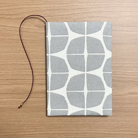  《 四六判》ブックカバー  ハンドメイド ポルカドットフラワー グレー