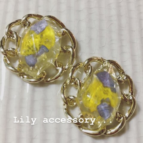 ヴィンテージ風押し花ピアス