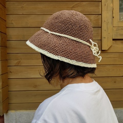 濃茶にベージュ編み紐の夏帽子