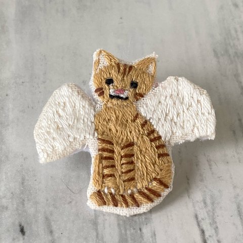 猫天使の手刺繍ブローチ