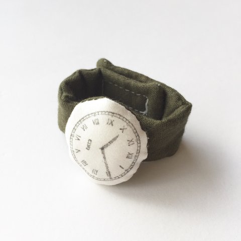 ベビー専用・アンティークな腕時計リストラトル/オリーブ色