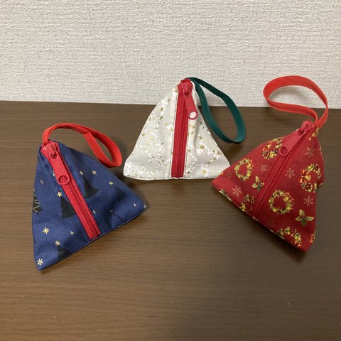 SALE❣️新柄🎄クリスマス　三角ポーチ　柄違い3枚セット