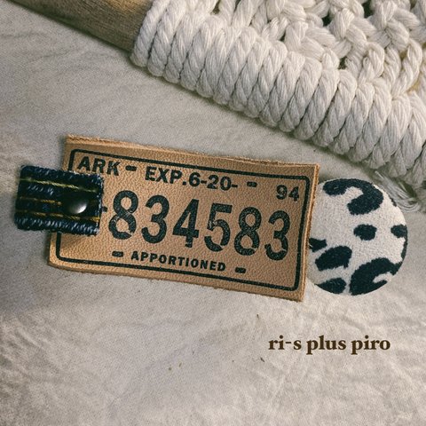 Design tag ✰︎ vintage accessory 𖤐⡱ animal × レザータグ ..✯*ﾟ ヘアクリップ