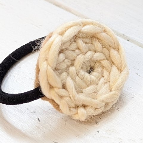 crochet かぎ編み モチーフ の ヘアゴム クリーム ホワイト ウール ニット