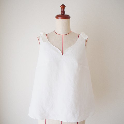 bulb-sleeveless blouse-