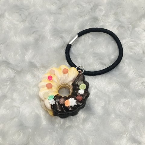 ハンドメイド✨まるで本物　スイートドーナツ✨ヘアゴム／キーホルダー1点モノ　01