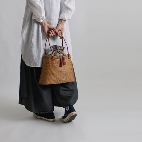 初夏ＳＡＬＥ　手編む鞄　軽量　アタかごバッグ 三角 トートバッグ 巾着袋　タッセル 着物 和装 Z46D