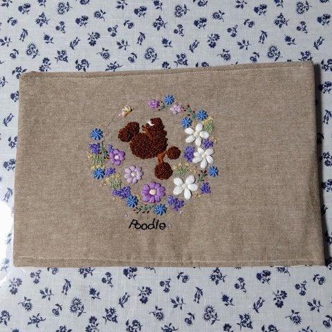 ブラウンプードル刺繍の小物入れ　iPad収納ケース　