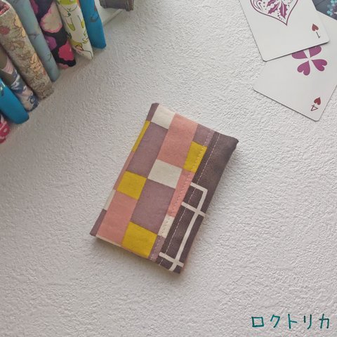 小さな本みたいなカードケース(２ポケットタイプ)；北へ向かうトリ