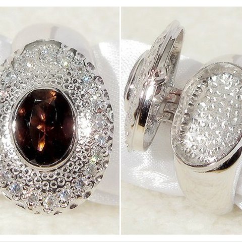 特価品_ガーネットと小さなケース付き指輪（リングサイズ：8号、合成ダイヤモンド、アロマオイルなどが入ります）