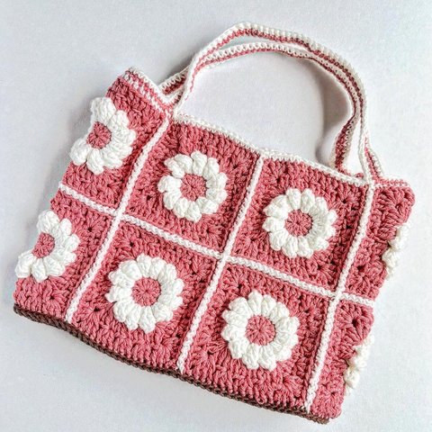 鮮やかなピンク色🌷編み物ハンドバッグ