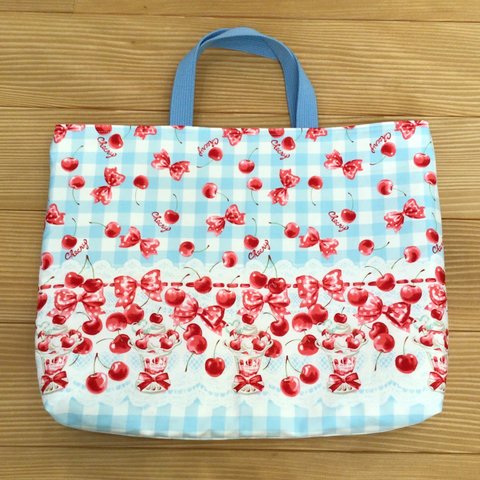 【sale】すこし大きめレッスンバッグ　内ポケットつき35×45（マチ６）チェリー🍒パフェ　水色　裏地キルティング　レッスンバッグ