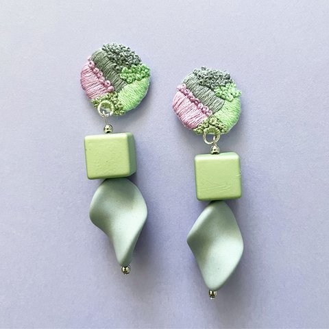 lavender×green刺繍ピアス