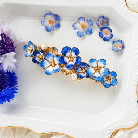 ロイヤルブルー Nemophila 青空の花 ＊ ネモフィラ ＊ バレッタ コットンパール bijoux glass beads