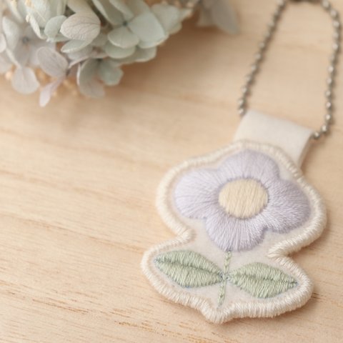 /刺繍/紫花のキーホルダー