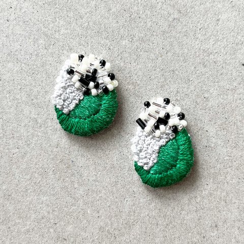 petit刺繍ピアス