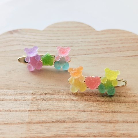 色の組み合わせ自由！　虹色　くまグミ　レジン　小さいヘアクリップ　左右セット