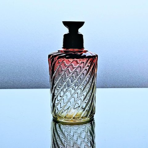 薔薇色のオールドバカラ バンブーの香水瓶 【1916年頃】ローズ 大