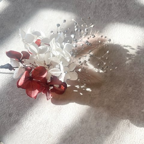 紫陽花×かすみ草ヘア飾り/シルバー/赤系