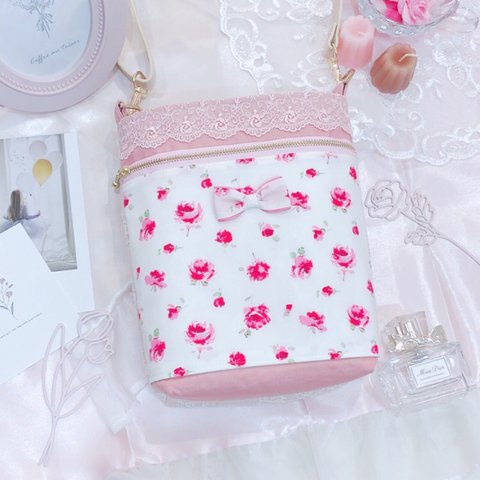 リバティとレースのショルダーバッグ　ローザ　Rosa バラ　薔薇　rose ピンク　スマホポシェット　スマホショルダー　大人可愛い　ロリータ　スイート　エレガント　母の日　プレゼント